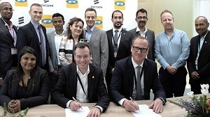 Giovanni Chiarelli, CTIO MTN South Africa and Nicolas Blixell, VP, Ericsson Middle East and Africa, at the contract signing