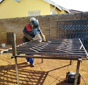 Limpopo woman, who is based in Soweto, Francina Tselane, is doing the work that men do. She is defying the myths. Photo by Mthulisi Sibanda, CAJ News