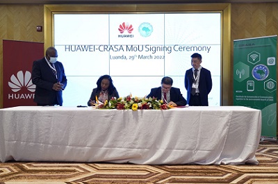 From left-to-right are Mr. Alfred Marisa Crasa vice chairperson, Ms Bridget Linzie CRASA executive secretary, Mr. Yang Hongjie director of ICT strategy and policy department of Huawei Southern Africa Region and Mr. Yang Chen Vice Pre