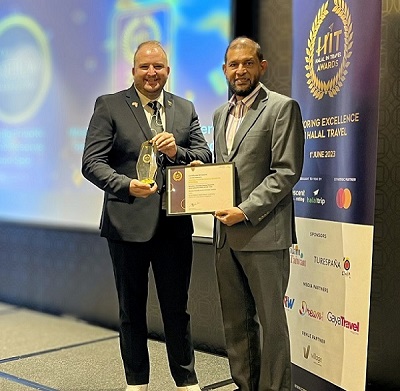 Halal In Travel 2023 - Muslim Friendly Game Lodge, part of Aquila Collection's Group Marketing and Trade Manager, Johan van Schalkwyk receives the award