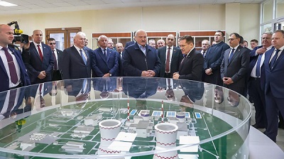 Belarusian President Alexander Lukashenko (centre) with ROSATOM Director General Alexey Likhachev, Belarusian Minister of Energy Viktor Karankevich and several executives at the event