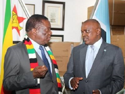Zimbabwean President Emmerson Mnangagwa (left) with his Botswana counterpart, President Mokgweetsi Masisi